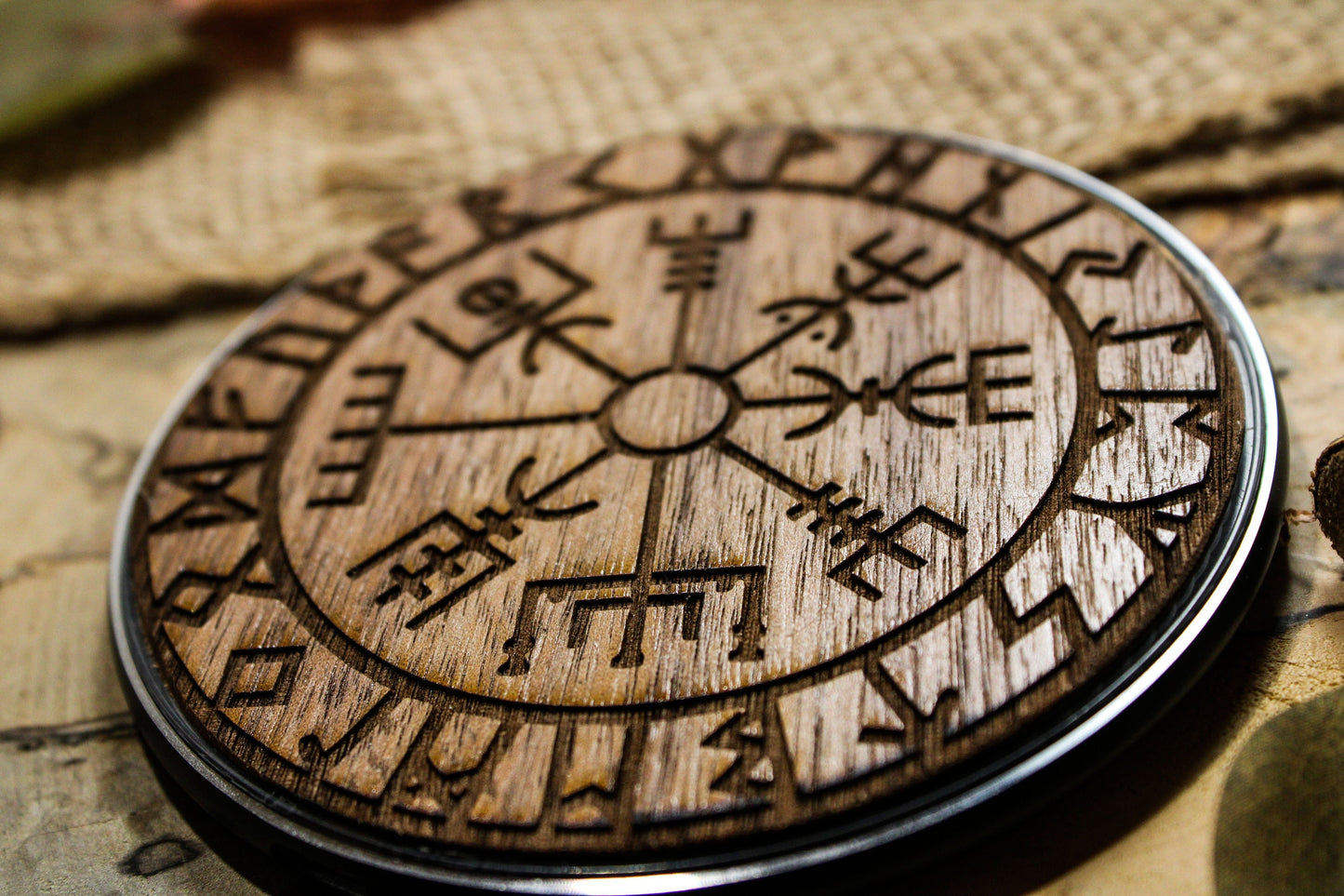 Wirelescharger viking vegvisir engraved wood norse rune symbol