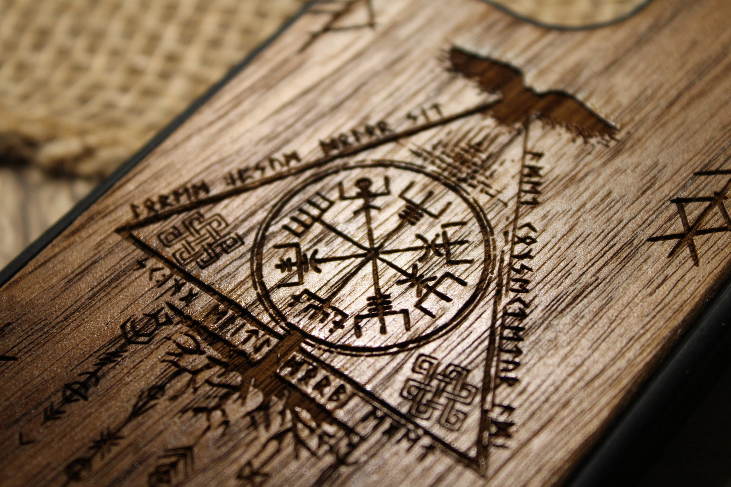 Viking Vegvisir Crow Wood Phone Case