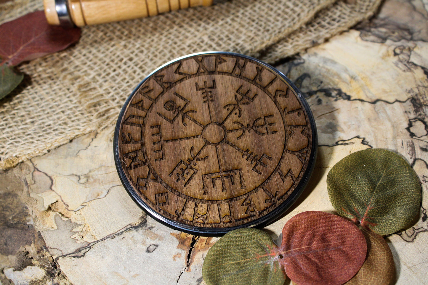 Wirelescharger viking vegvisir engraved wood norse rune symbol