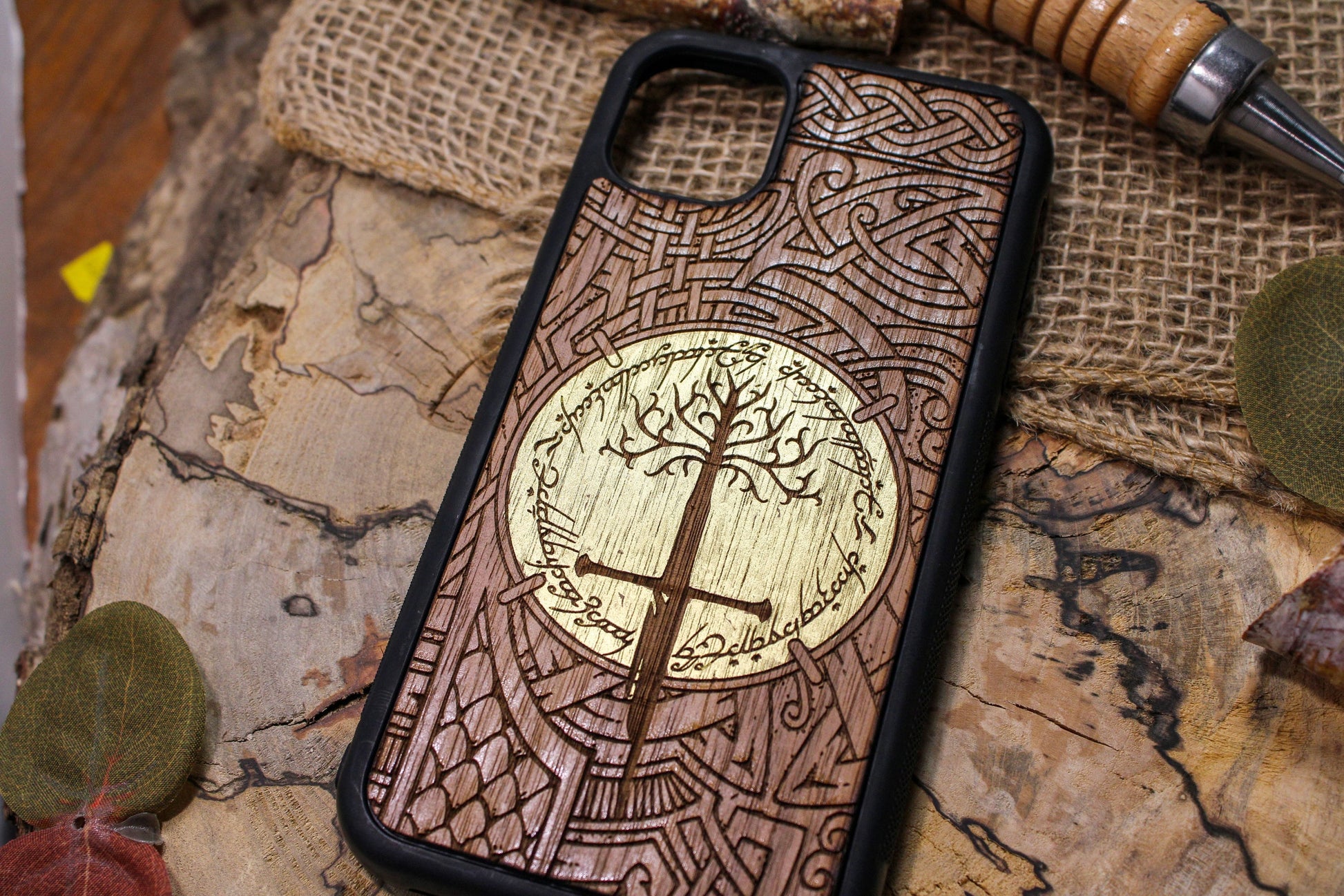 lordoftherings phone case wood