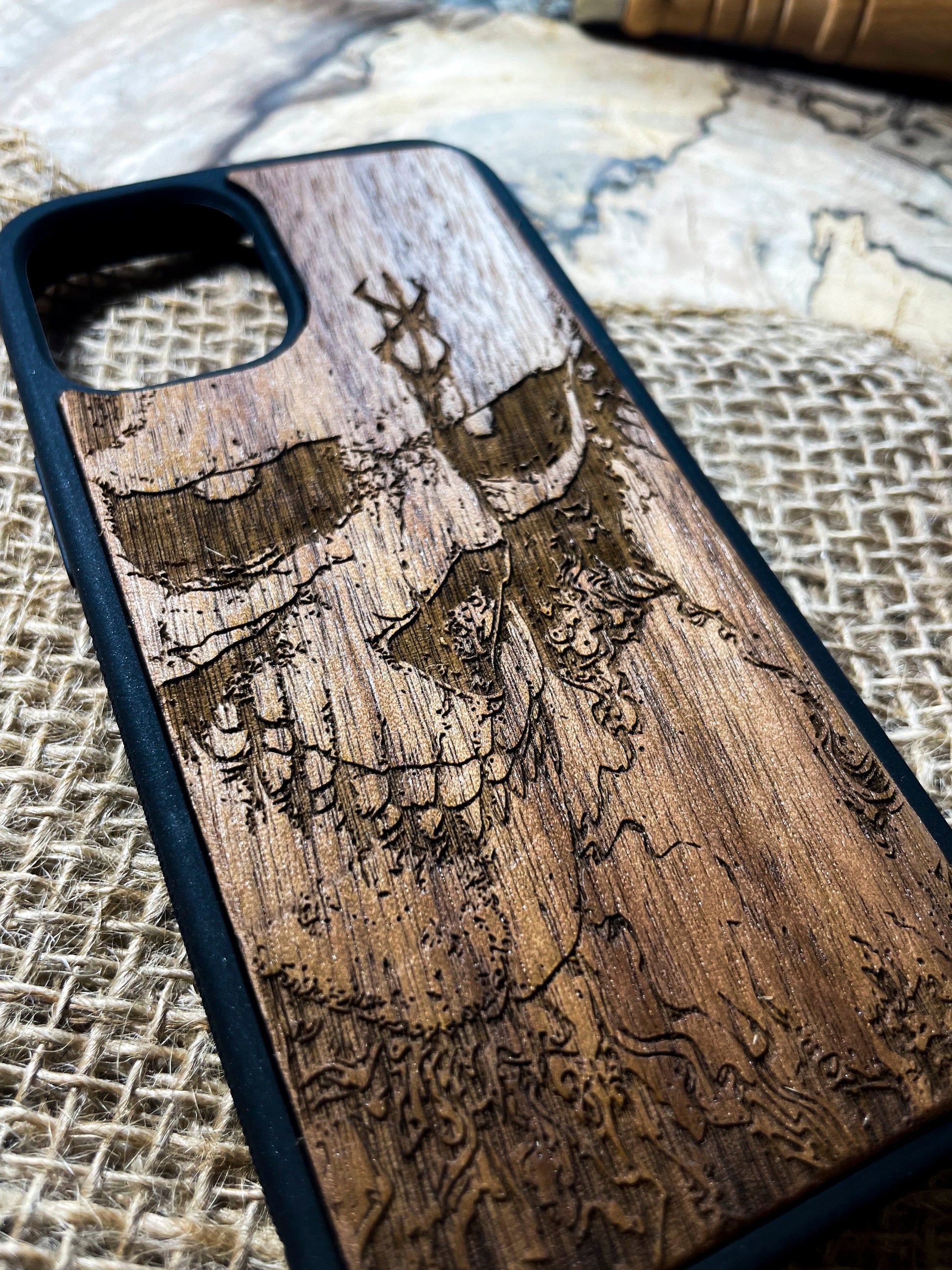 a wooden phone case with a picture of a bird on it