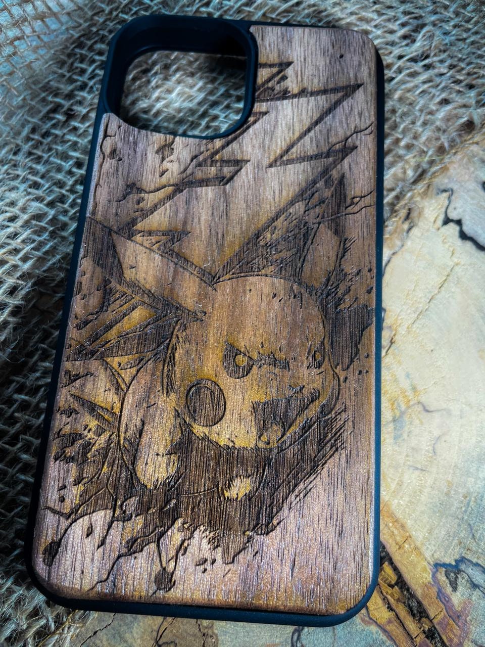 a wooden phone case with a picture of a cat on it