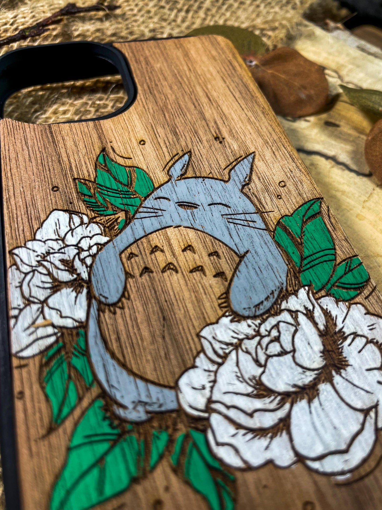 a wooden phone case with a picture of a cat on it