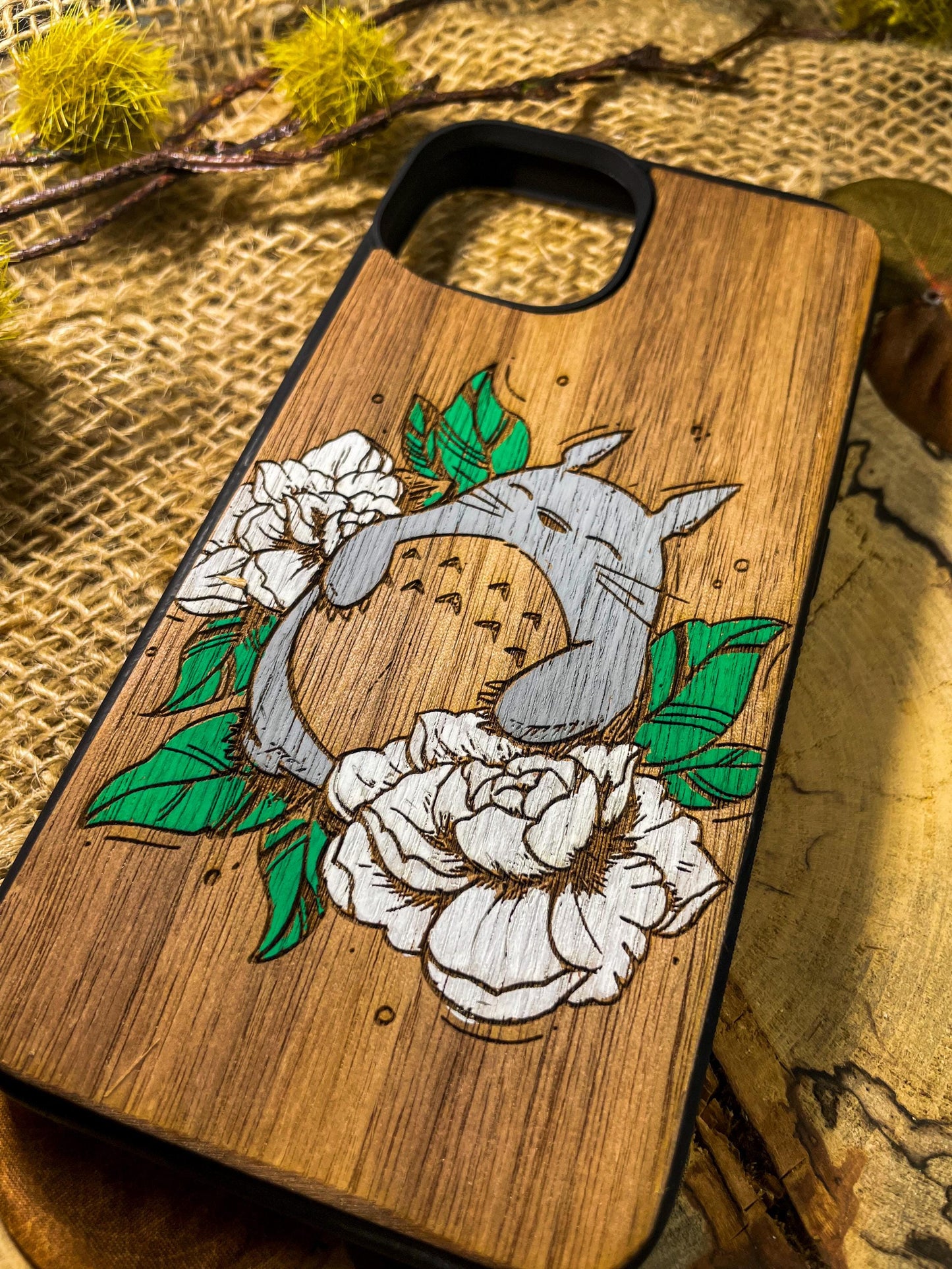 a wooden phone case with a picture of a bird on it