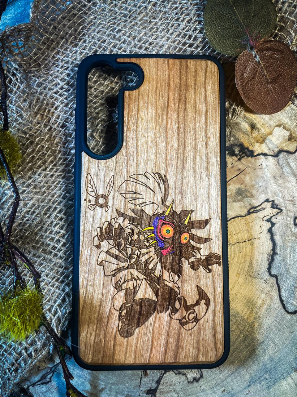 a wooden phone case with a picture of a bird on it