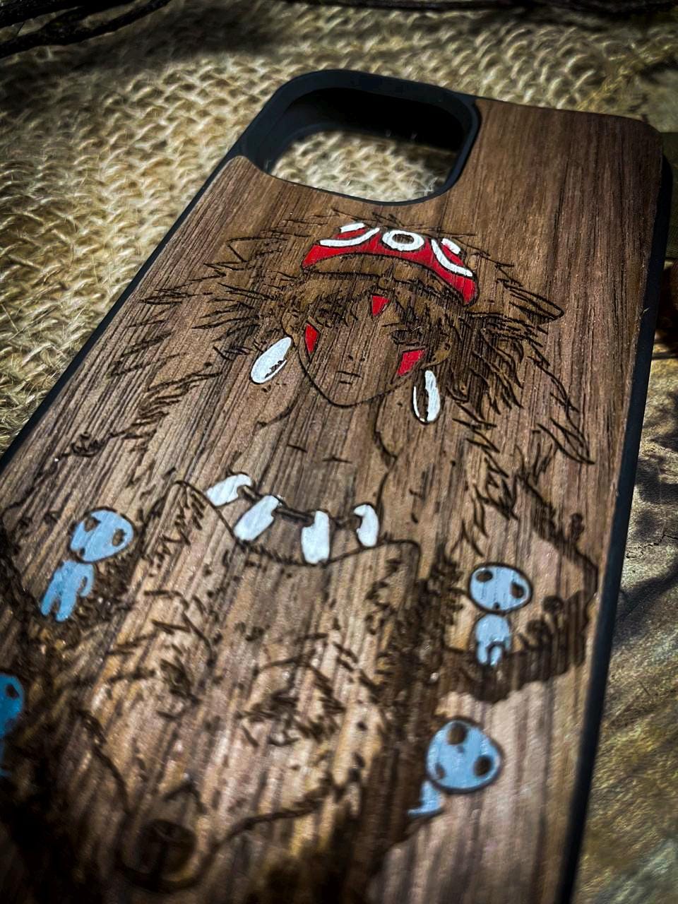 a bunch of wooden phone cases that are on a table