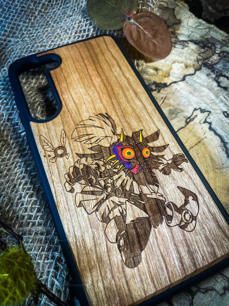 a wooden phone case with a picture of an animal on it